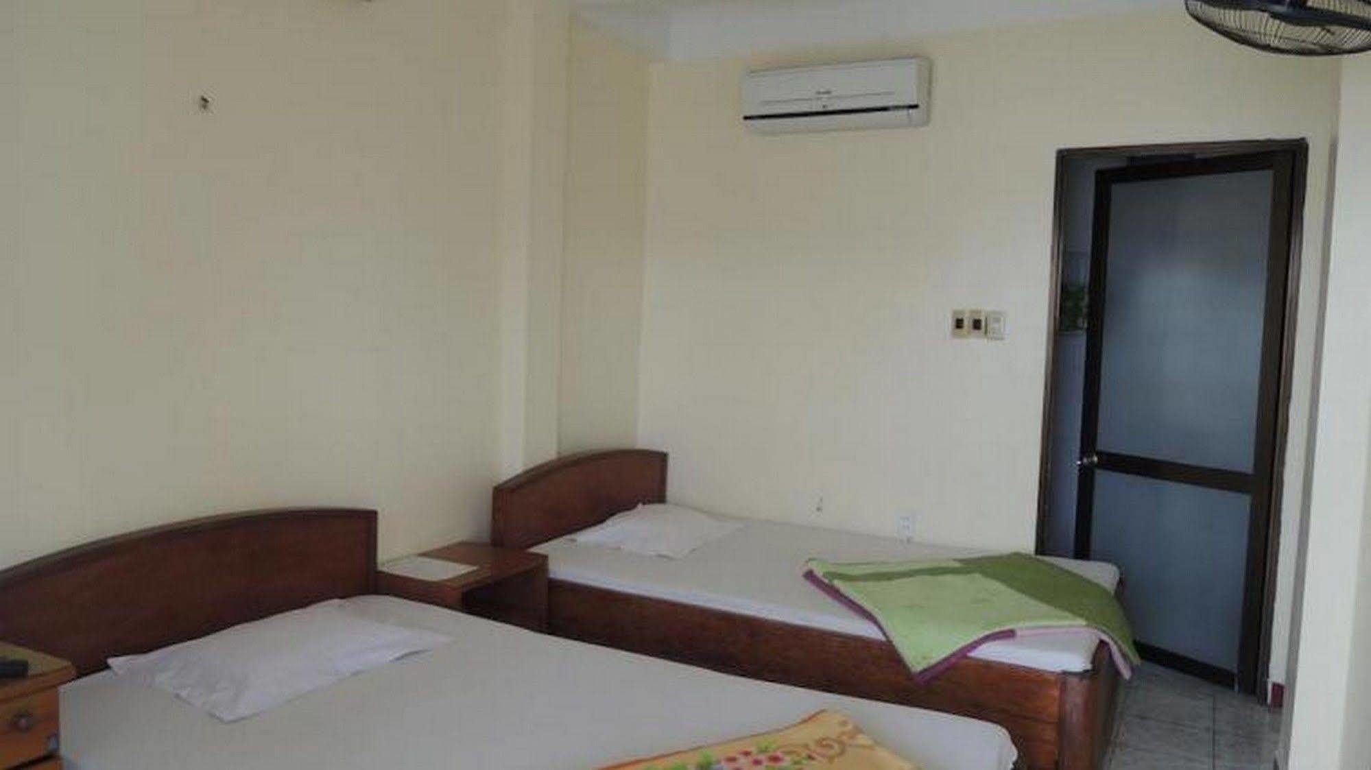 Nam Phuong Hotel Dong Khe Sau Екстер'єр фото